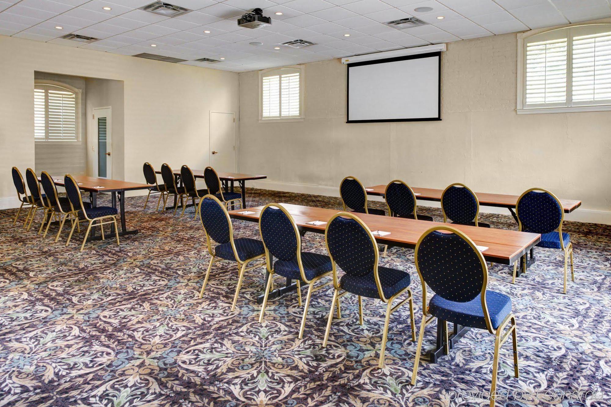 Staybridge Suites Savannah Historic District By Ihg Extérieur photo