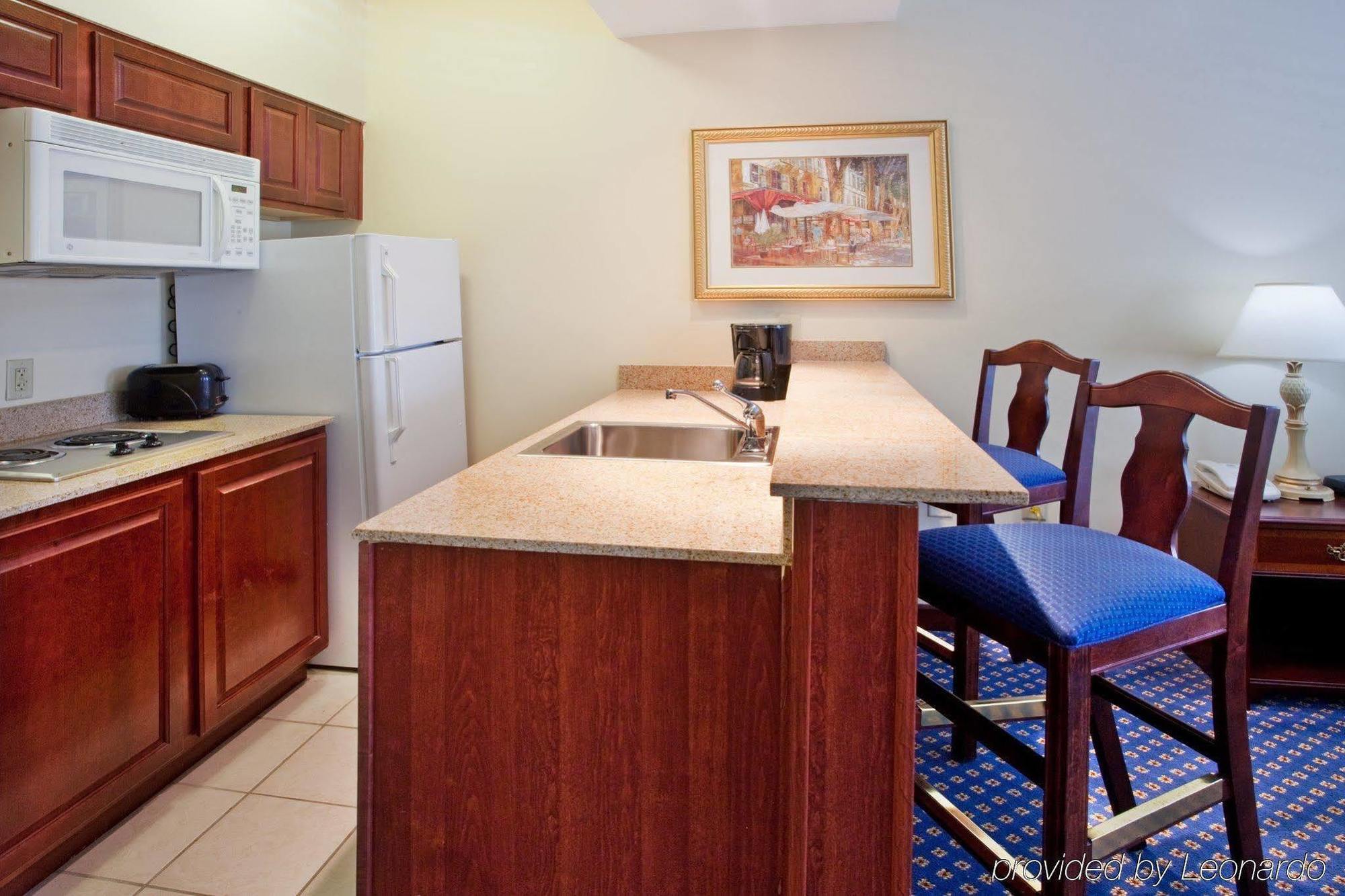 Staybridge Suites Savannah Historic District By Ihg Chambre photo